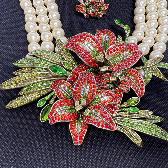 Heidi Daus Beautiful “ALLURING AMARYLLIS" Crystal Floral Necklace 3 PC. Set - Picture 7 of 16